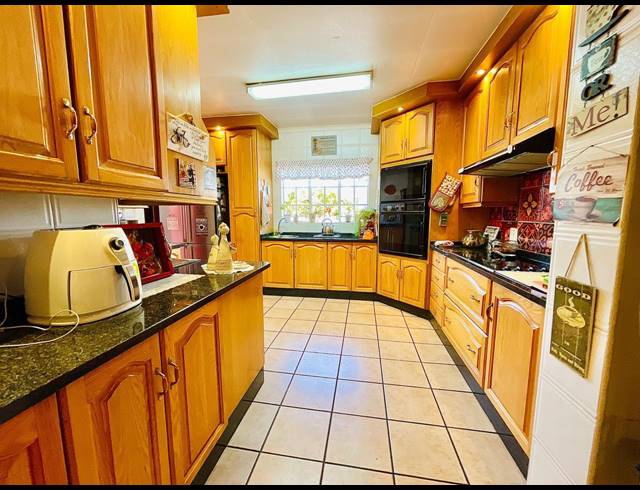 4 BEDROOM FREEHOLD SOLD IN MEYERSDAL
